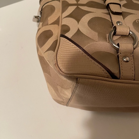Coach beautiful tan and cream color bag with great conditions - Picture 4 of 16